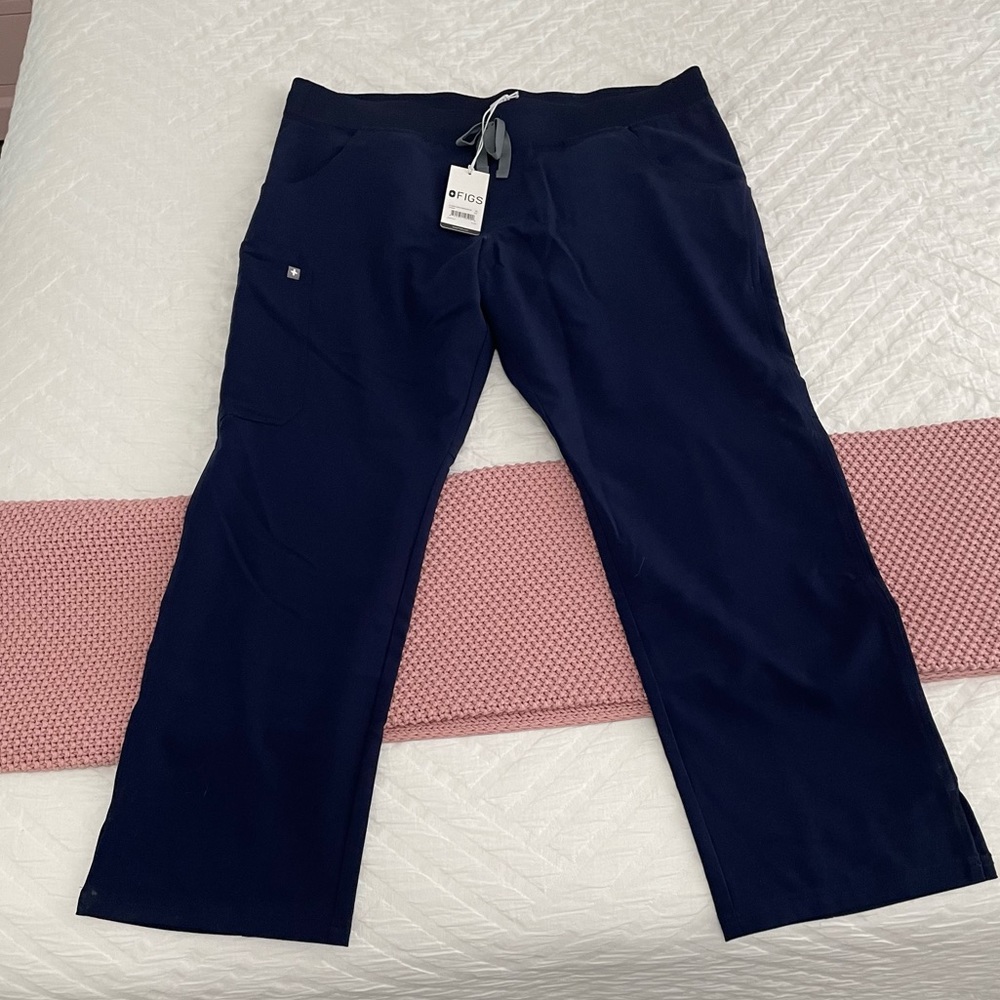 NWT XL Figs navy cargo scrub pants